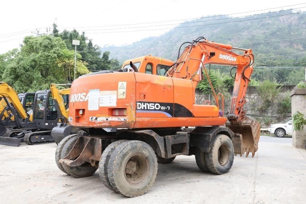 Doosan DH 150 W-7 Lastik tekerli ekskavatörler