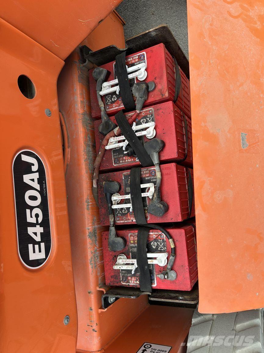 JLG E450AJ (2005) Körüklü personel platformları