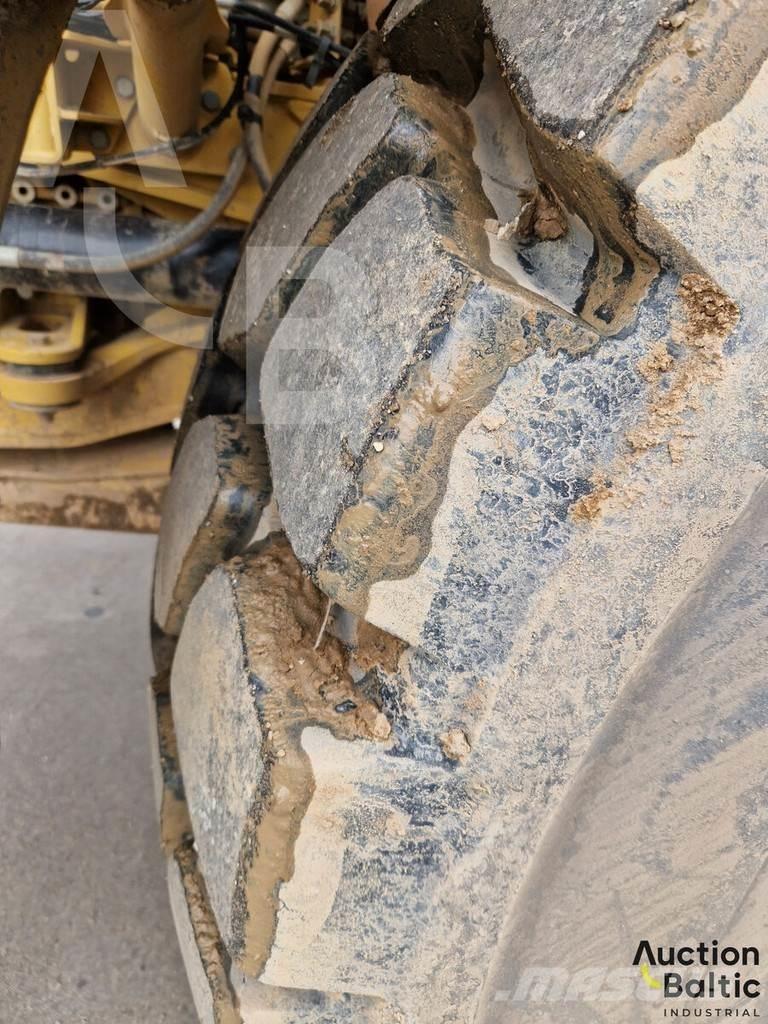 CAT 735C Belden kirma kaya kamyonu
