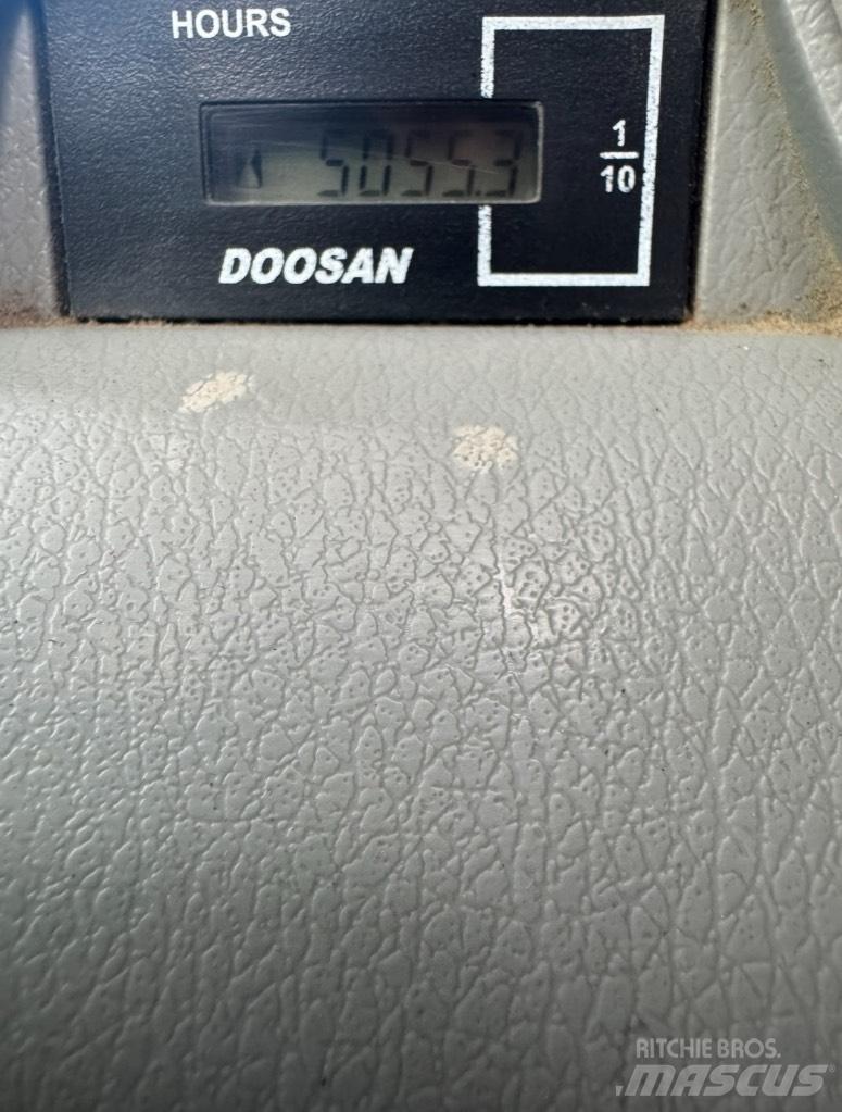 Doosan DX 140 W Lastik tekerli ekskavatörler