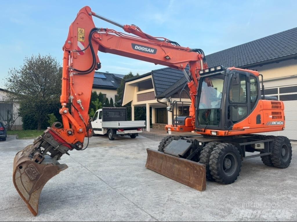 Doosan DX 140 W Lastik tekerli ekskavatörler