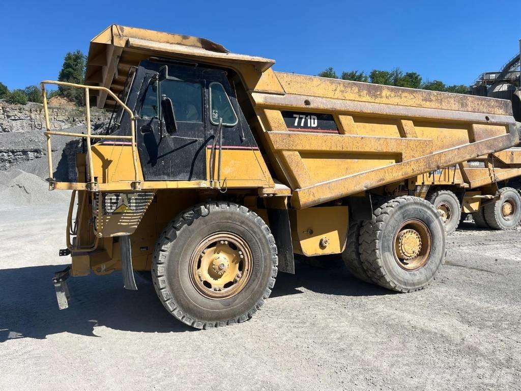 CAT 771D Yol disi kaya kamyonu