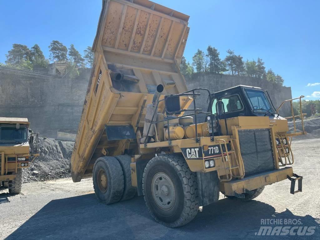 CAT 771D Yol disi kaya kamyonu