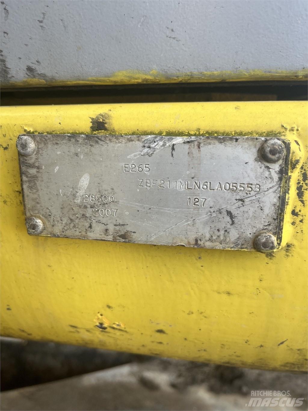 New Holland E 265 B Paletli ekskavatörler