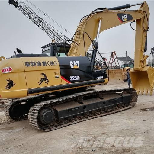 CAT 325DL Paletli ekskavatörler