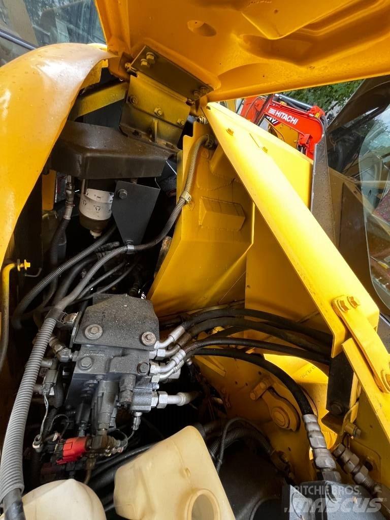 Komatsu PC78US-8 Paletli ekskavatörler