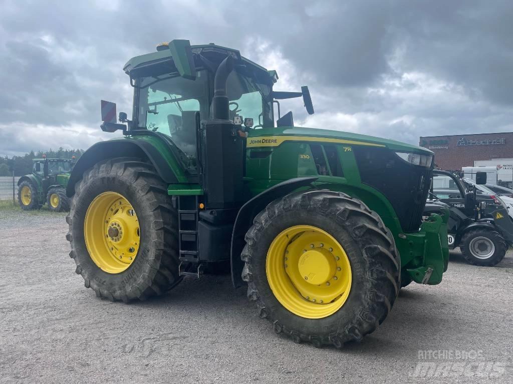 John Deere 7R330 Traktörler