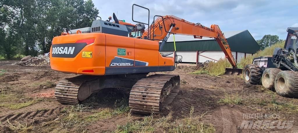 Doosan DX 225 LC-5 Paletli ekskavatörler