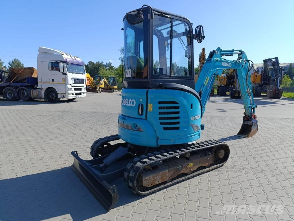 Kobelco SK25SR-6 Mini ekskavatörler, 7 tona dek