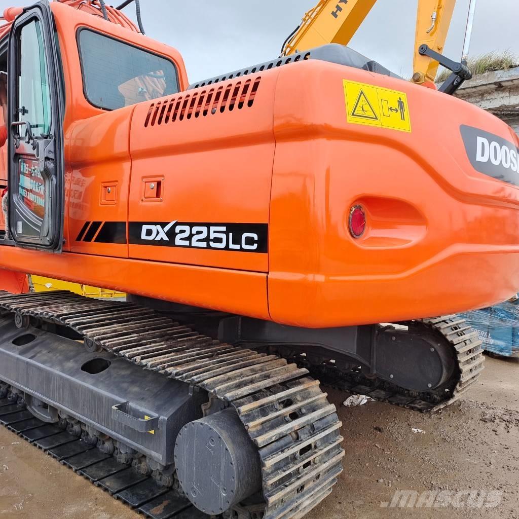 Doosan DX 225 LC Paletli ekskavatörler
