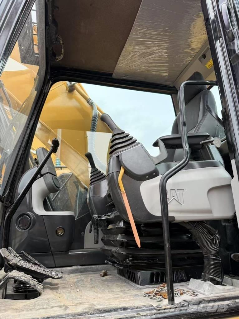 CAT 330 D L Paletli ekskavatörler