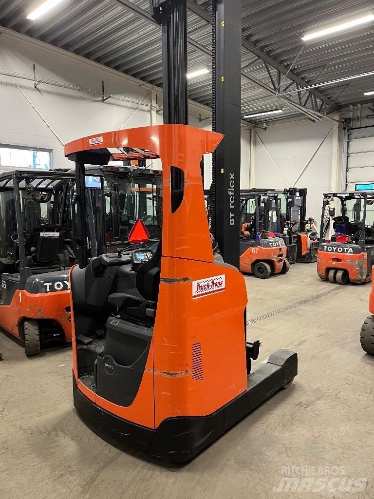 Toyota RRE160H Reach truck - depo içi istif araçları