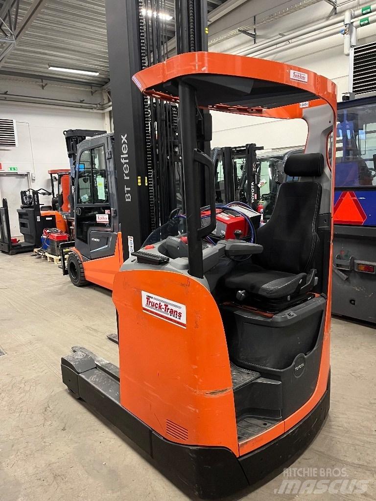 Toyota RRE160H Reach truck - depo içi istif araçları