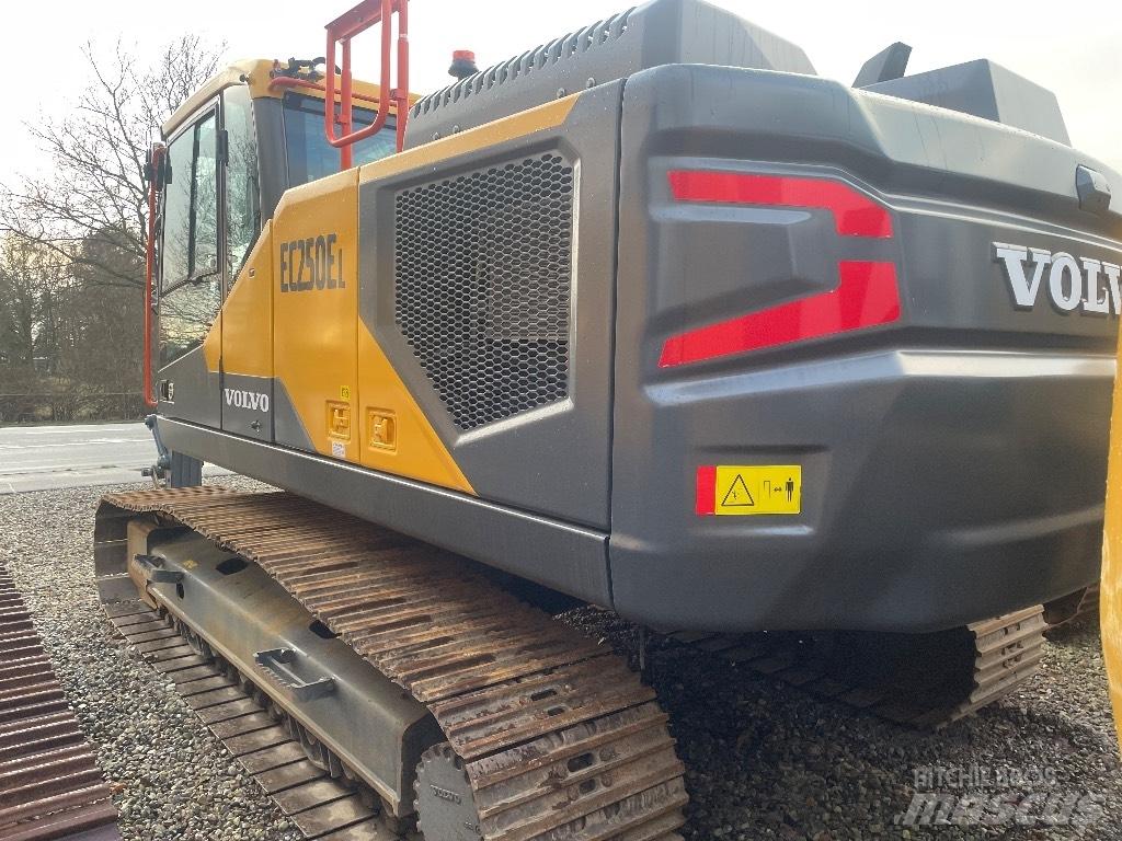 Volvo EC250EL Paletli ekskavatörler