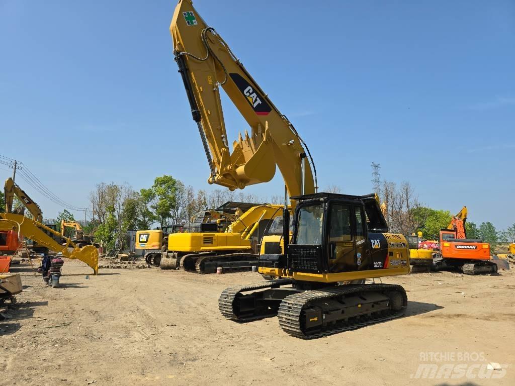 CAT 320D2 Paletli ekskavatörler