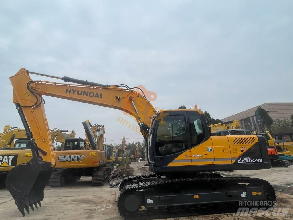 Hyundai Robex 220 Paletli ekskavatörler