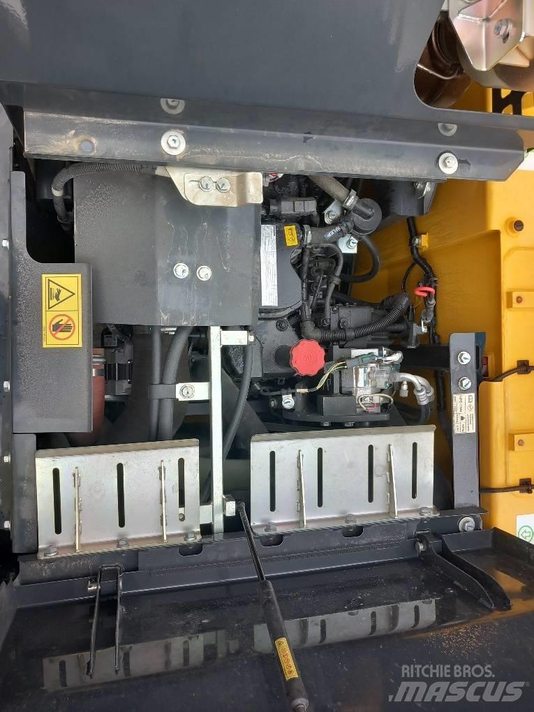 Komatsu PW160-11E0 Lastik tekerli ekskavatörler