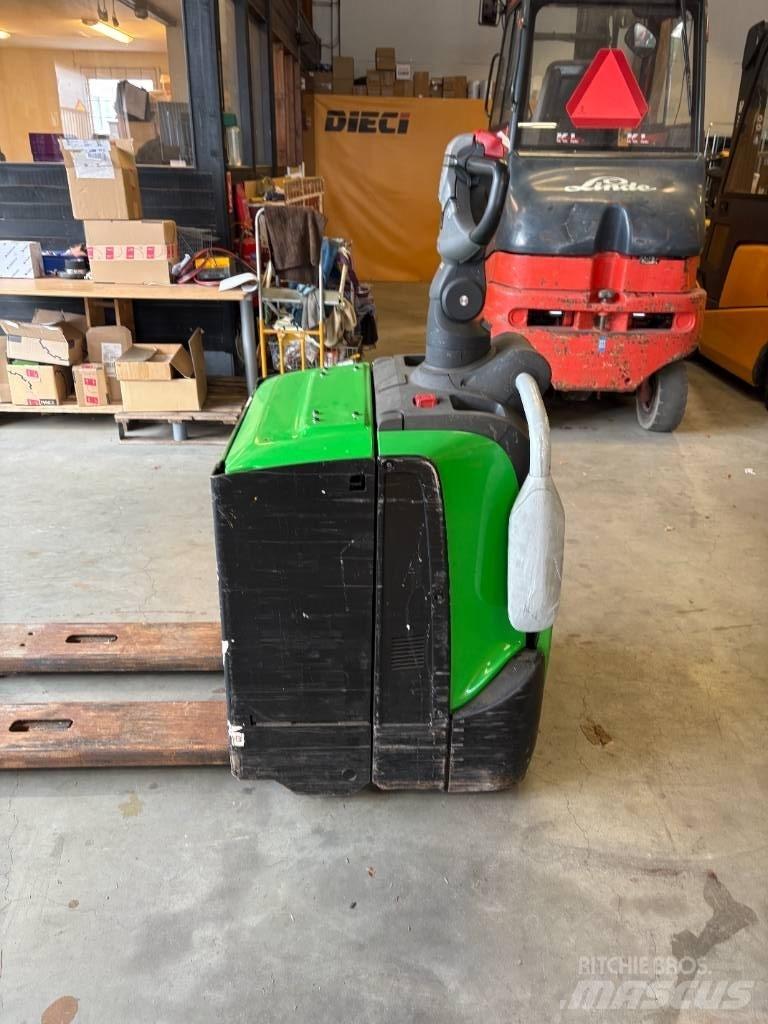 Cesab P322 Düsük seviye platformu