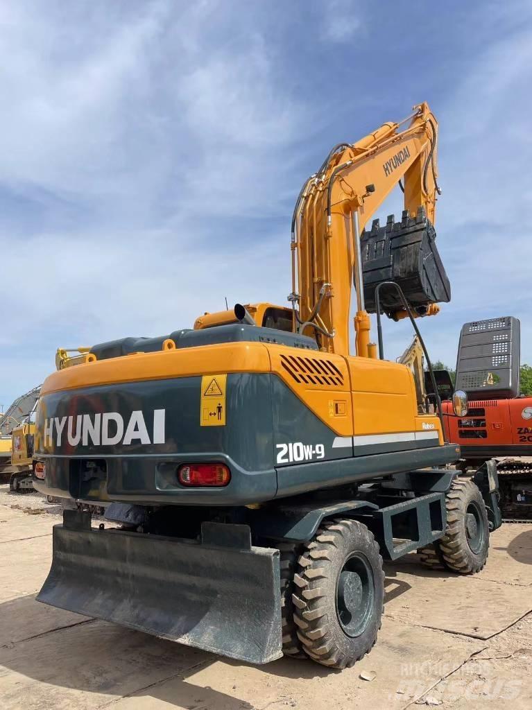 Hyundai R210W-9 Lastik tekerli ekskavatörler