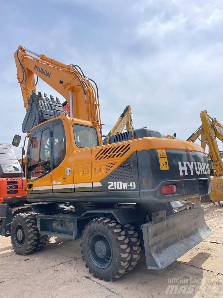 Hyundai R210W-9 Lastik tekerli ekskavatörler