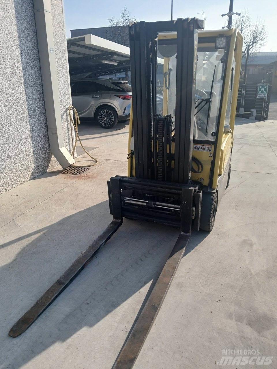 Hyster J1.6XNMWB Elektrikli forkliftler