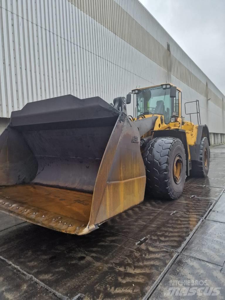 Volvo L 220 F Tekerlekli yükleyiciler