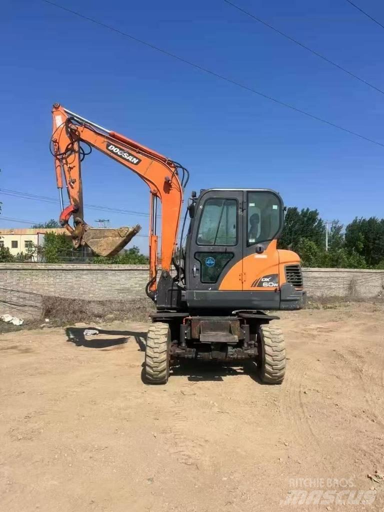 Doosan DX60W Lastik tekerli ekskavatörler