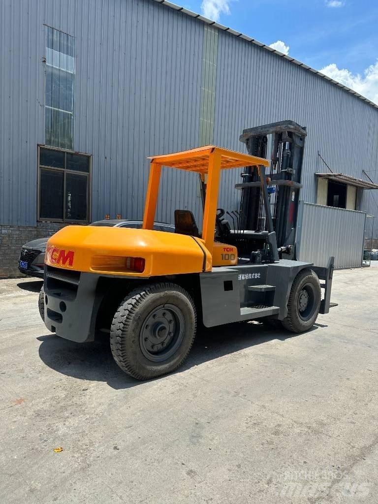 TCM 100 Reach truck - depo içi istif araçları