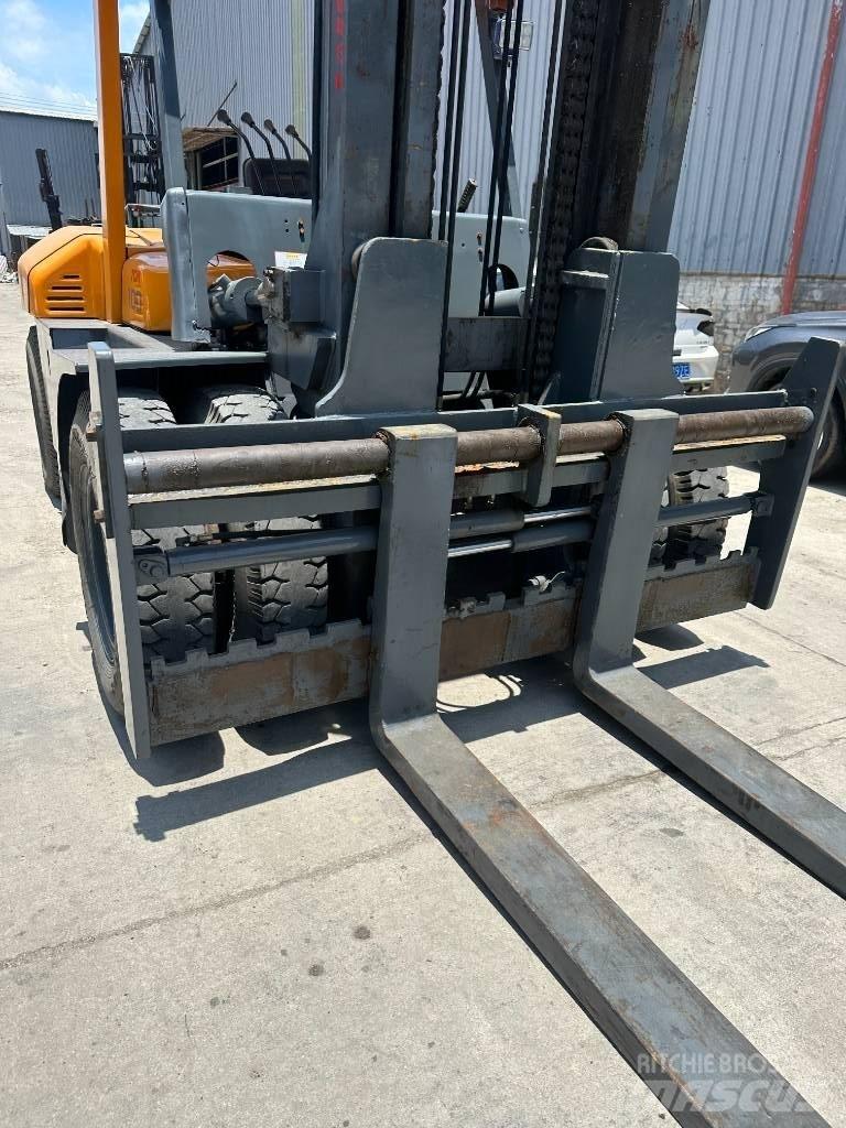 TCM 100 Reach truck - depo içi istif araçları