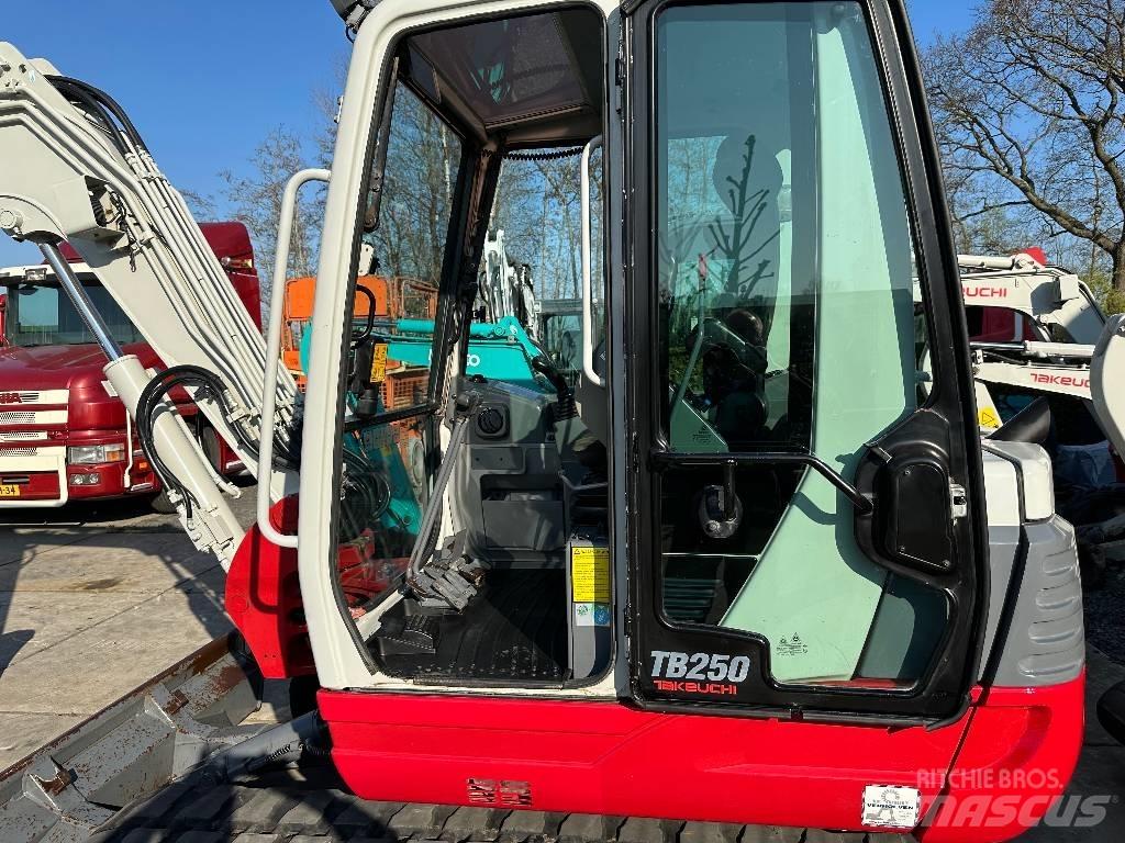 Takeuchi TB250 Mini ekskavatörler, 7 tona dek