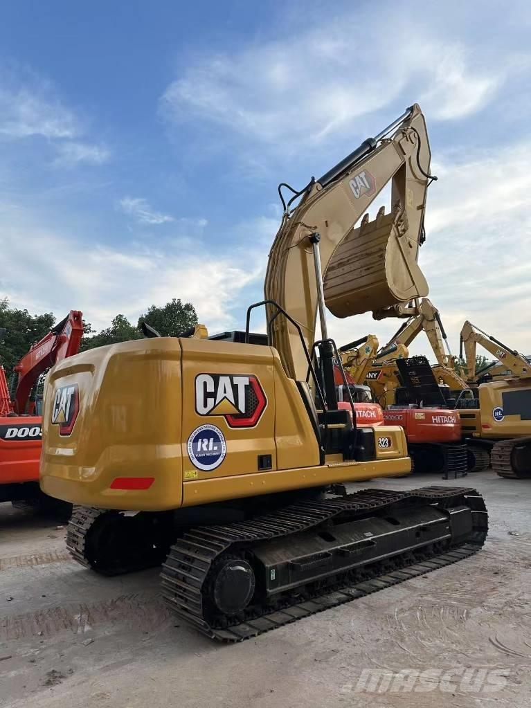 CAT 323 Paletli ekskavatörler