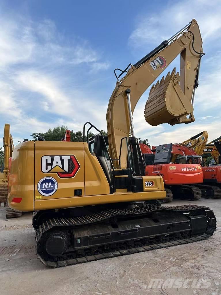 CAT 323 Paletli ekskavatörler