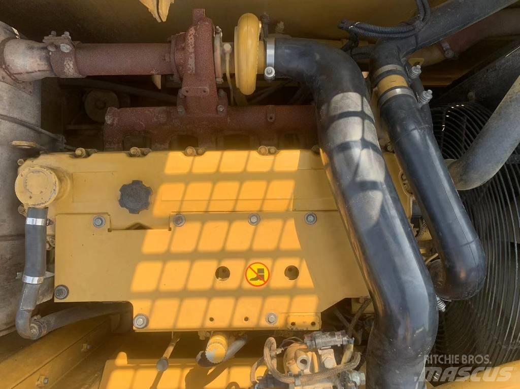 CAT 323 D L Paletli ekskavatörler