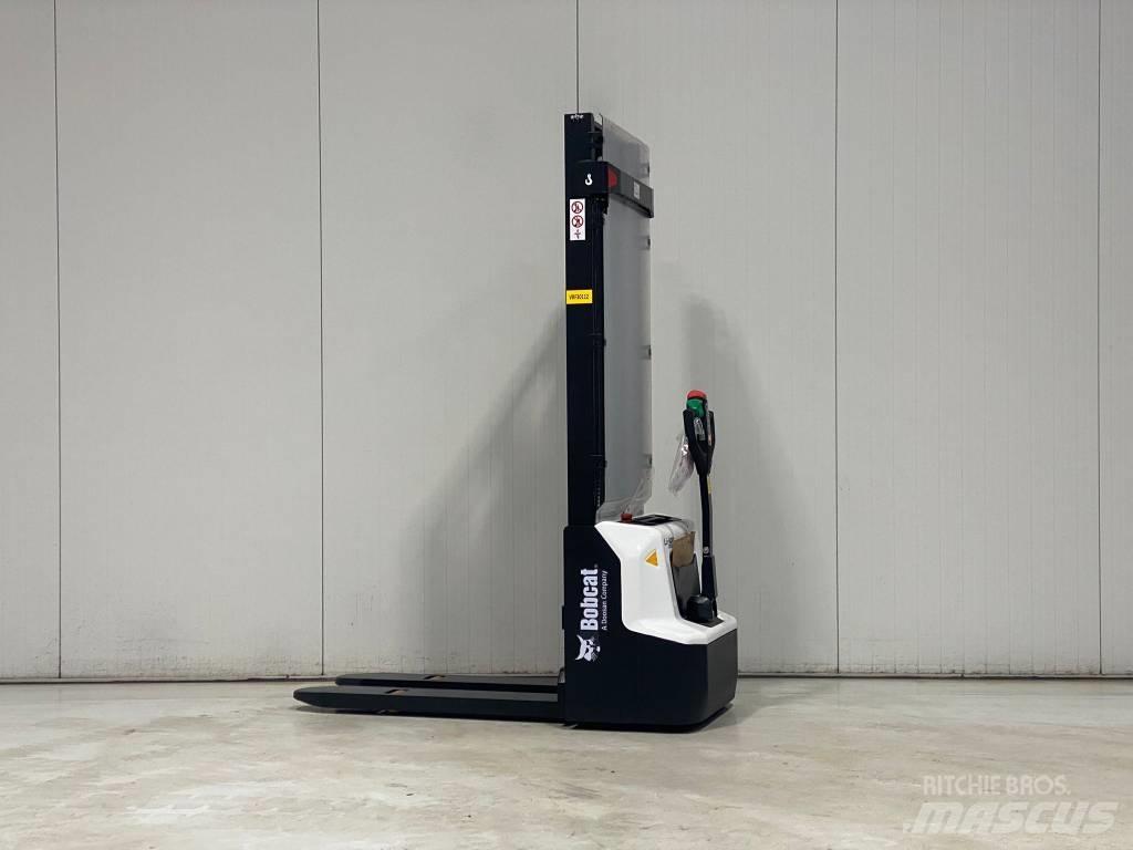 Bobcat LSM12N-7 Yaya kumandali istif makinasi