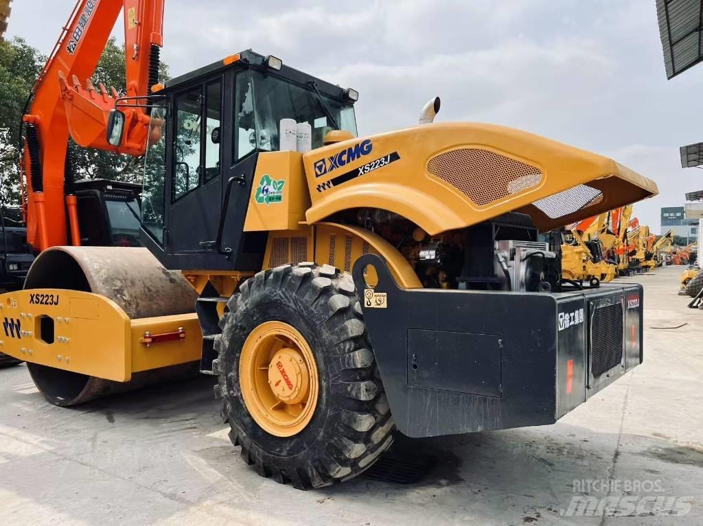 XCMG XS 223 J Tek tamburlu silindirler