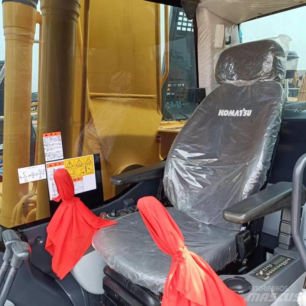 Komatsu PC 220 Paletli ekskavatörler