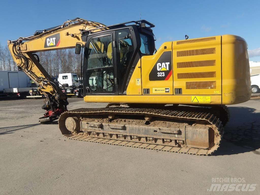 CAT 323 Paletli ekskavatörler