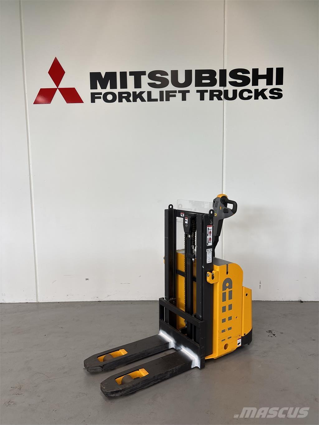 Atlet PSL125 Yaya kumandali istif makinasi