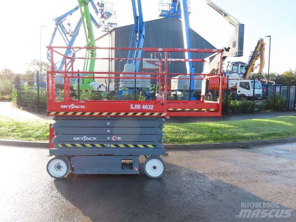 SkyJack SJ III 4632 Makasli platformlar