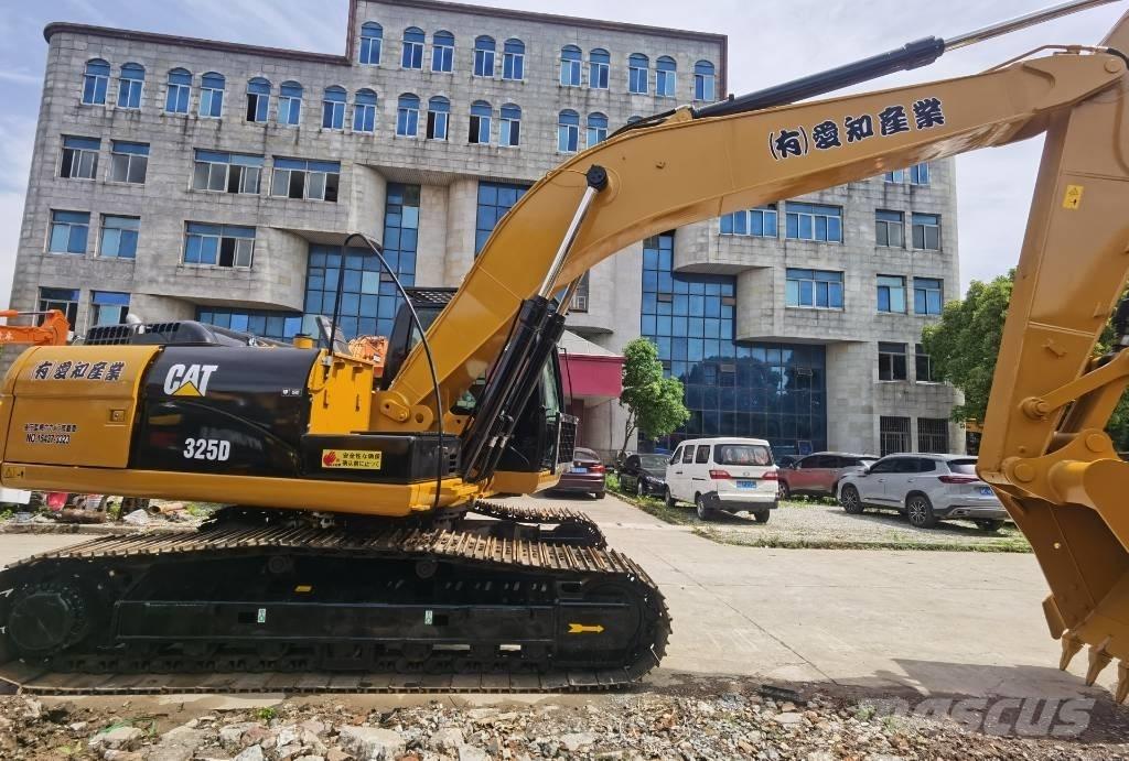 CAT 325 D Paletli ekskavatörler