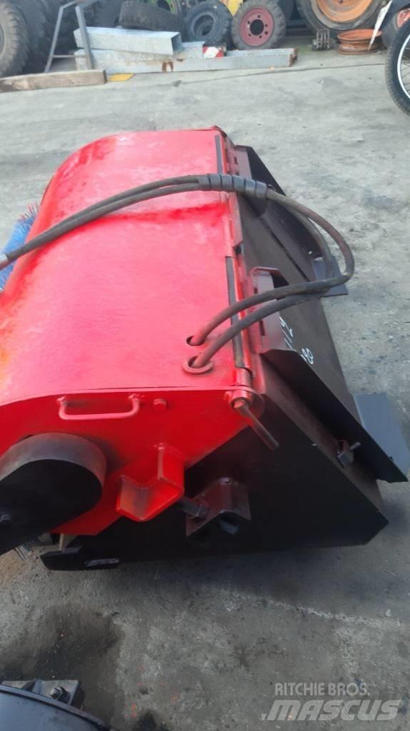 Bobcat 110 Cadde süpürücüler