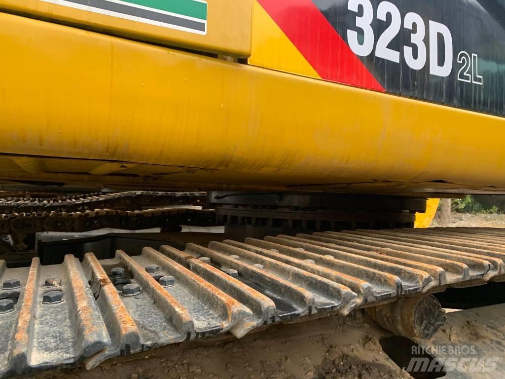 CAT 323 D L Paletli ekskavatörler