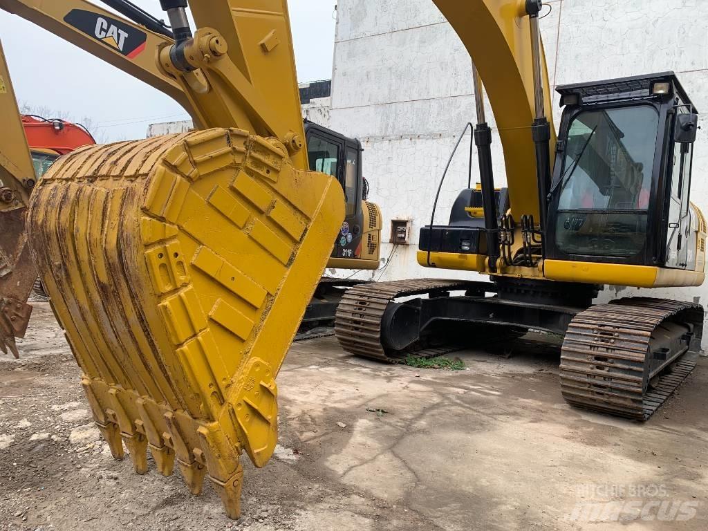 CAT 323 D L Paletli ekskavatörler