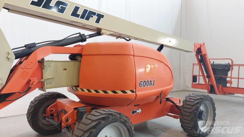JLG 600 AJ Körüklü personel platformları