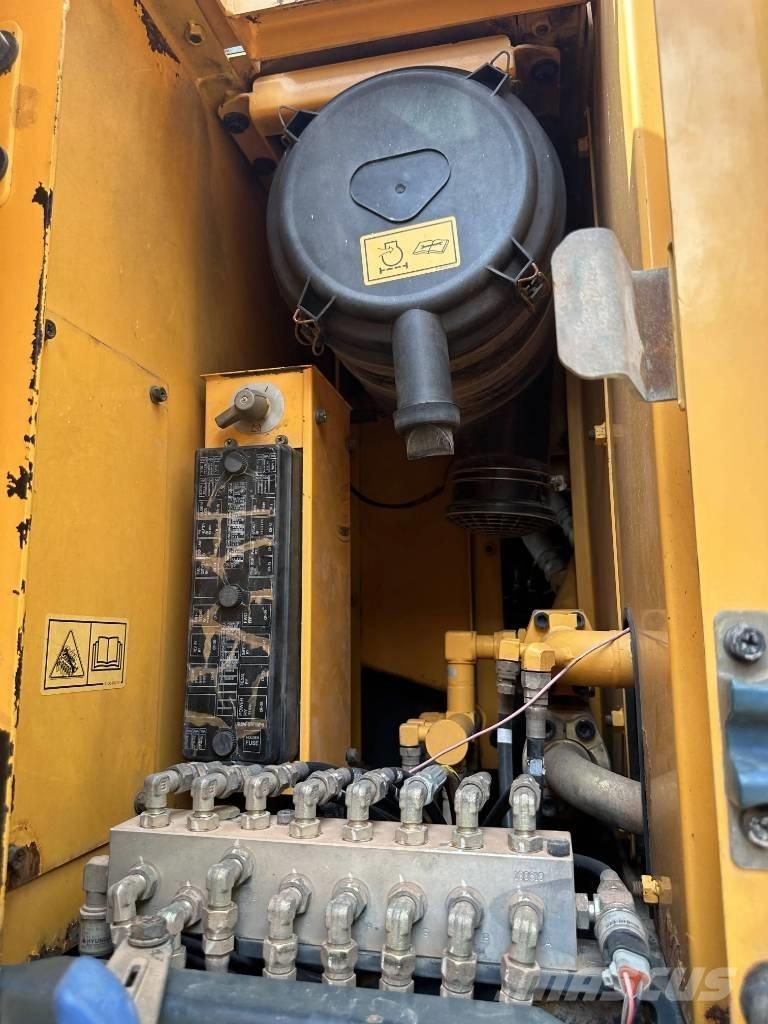 Hyundai R210W-9 Lastik tekerli ekskavatörler