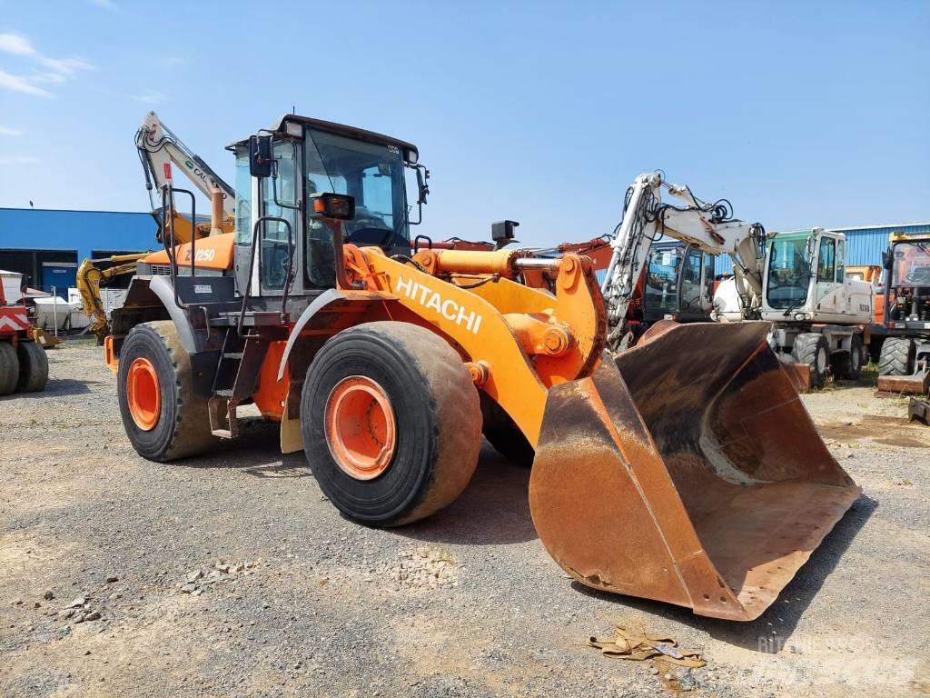Hitachi ZW250 Tekerlekli yükleyiciler