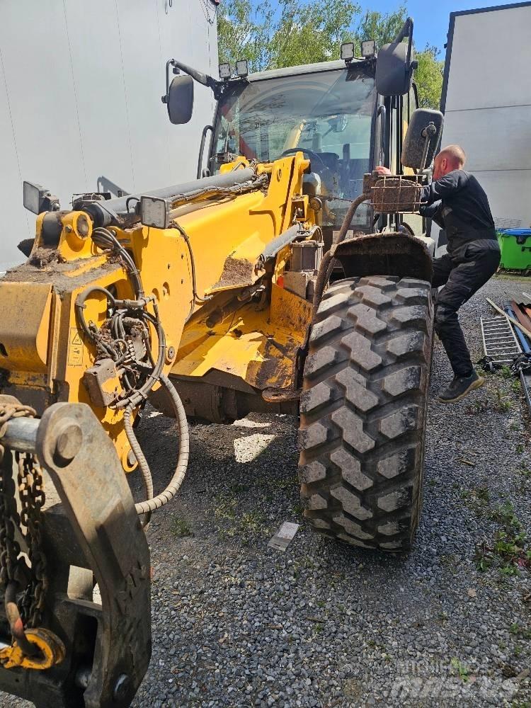 JCB TM 320 S Tarimsal teleskopik yükleyiciler
