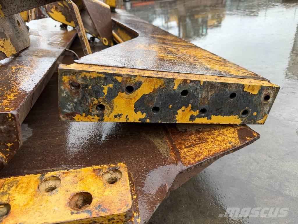 CAT 730 Arka kapaklar