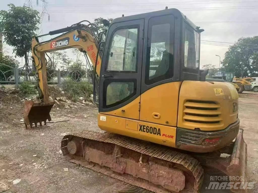 XCMG XE 60 DA Paletli ekskavatörler