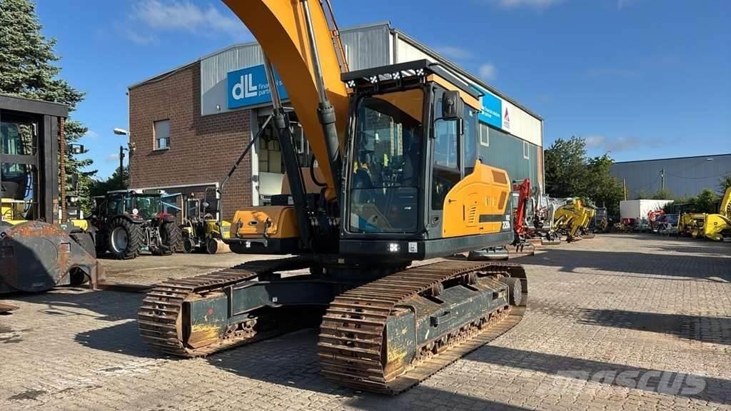 Hyundai HX220L Özel ekskavatörler